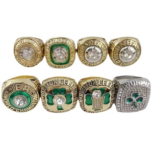 <span class=keywords><strong>Ensemble</strong></span> de 8 bagues de championnat de <span class=keywords><strong>basket</strong></span>-ball personnalisées des Boston <span class=keywords><strong>Celtics</strong></span>, en alliage, avec boîte de présentation en bois incrustée de strass pour hommes - Product Image 4