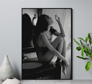 Póster de Moda <span class=keywords><strong>para</strong></span> Baño, Impresión Original en Lienzo con Pintura de Acuarela de Estilo Moderno de Mujer Sexy Sentada en el Inodoro y Fumando - Product Image 1