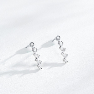 Pendientes Espiral Ondulados Minimalistas de Plata de Ley S925 con Circonita, Versión en Cobre Personalizable - Regalo Creativo para Mujer - Product Image 6