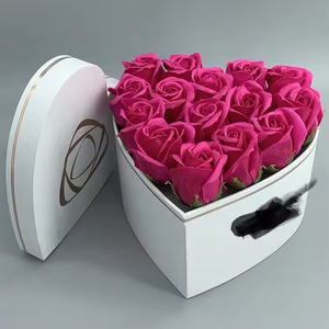 กล่องของขวัญวันวาเลนไทน์สุดหรู รูปหัวใจ ประดับดอกไม้ พร้อมฟองน้ำ - Product Image 4