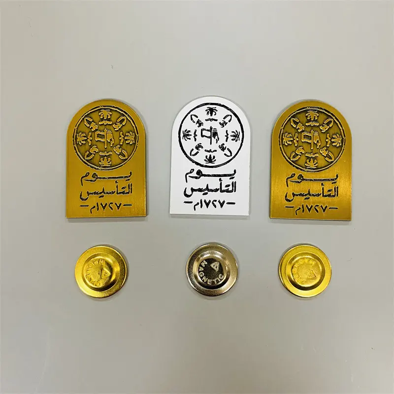 Épinglette personnalisée en émail doux dur d'usine directe Logo en métal doré Arabie saoudite Fête nationale Épinglette magnétique Épinglettes personnalisée