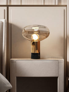 Comodino dorato postmoderno camera da letto luce notturna paralume in vetro per soggiorno illuminazione regolabile interior design arredi - Product Image 3