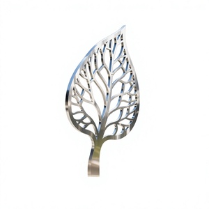 Sculpture de feuille en métal découpée au laser en bronze et aluminium sur socle en marbre blanc, décoration de table moderne - Product Image 3
