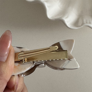 إكسسوارات شعر عالية الجودة بألوان محجوبة acetate clip بتصميم أزياء غير منتظم للنساء من duckbill - Product Image 6