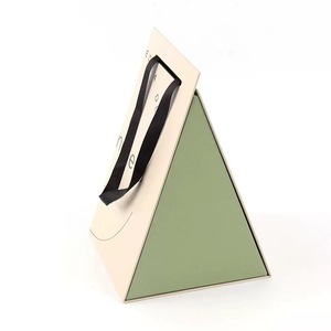Boîte à parfum triangulaire portable haut de gamme personnalisée, écologique, étanche, avec poignée et ruban, en papier spécial de pâte de bois de qualité supérieure - Product Image 3