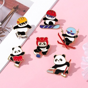 Broche Mignonne de Dessin Animé, Panda de Dessin Animé, <span class=keywords><strong>Ski</strong></span>, Hockey sur Glace, Souvenirs, Badge Exquis et Adorable - Product Image 3