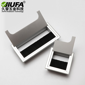 Boîte de rangement de câbles en alliage d'aluminium JIUFA avec bande de brosse, finition argent mat/noir DF-3949 pour bureau - Product Image 2