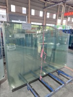 Verre trempé ultra-transparent sur mesure pour cloisons de bureaux et murs de salle de bain d'hôtel
