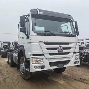 <span class=keywords><strong>Roubles</strong></span> acceptés Camion tracteur de bonne performance 6x4 ou 4x2 avec configuration russe - Product Image 1