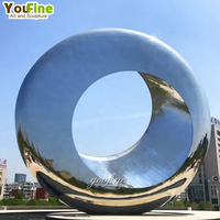 Escultura de Anillo Arqueado de Acero Inoxidable con Acabado Espejo para Exteriores, Arte para Playas, Paseos Marítimos y Vistas al Mar