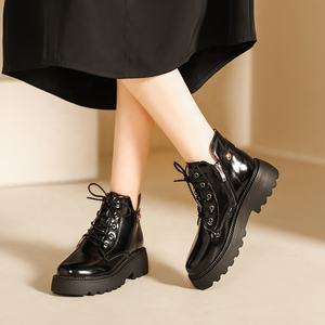 Botines de Mujer Estilo Británico en Charol Negro, Cómodos, con Tacón Medio, Forro de Piel y Cierre de Cordones para Invierno - Product Image 3