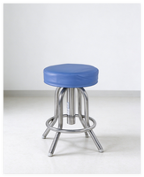 Tabouret en acier inoxydable, siège moulé sous pression, pieds réglables en hauteur avec protections antidérapantes pour salle d'examen clinique