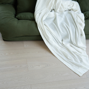 Pavimento in Legno Ingegnerizzato Multistrato Antiscivolo a Spina di Pesce in Rovere Bianco e Frassino, Stabile, per Soggiorno, con Sistema Click Lock, Direttamente dalla Fabbrica Cinese - Product Image 4