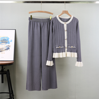 Ensemble tricoté élégant et formel pour femme : pull décontracté et pantalon, collection Hiver 2026