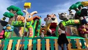 Parque Infantil Inflable para Niños con Conejos, Mapaches, Loros, Abejas y un Oso con <span class=keywords><strong>Pico</strong></span> Móvil - Product Image 6