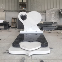 Monument funéraire moderne en granit Indien Noir Rouge Blanc avec motif Aile d'ange, Cœur, Rose et motif musulman Kerbset