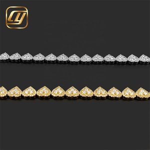 สร้อยข้อมือฮิปฮอปแบบ Cuban Link เงินแท้ 925 ประดับเพชรโมอิสซาไนต์ VVS ขนาด 8 มม. แบบ Iced Out - Product Image 6