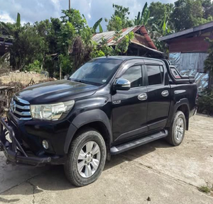 Excellent état, occasion, pour Hilux Crew Cab 4X4 Pickup, intérieur cuir foncé, peu utilisé, livraison rapide, conduite à gauche - Product Image 3