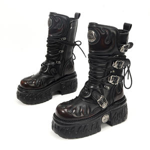 Bottes à plateforme style punk métallique foncé effet vieilli, avec fermeture éclair latérale, pour femmes, design original et audacieux - Product Image 4