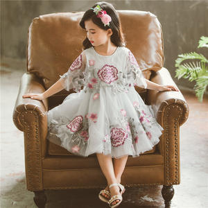 Nouveaux produits : Robe grise à fermeture éclair pour enfant fille, motif brodé Bazin africain, achat direct Chine - Product Image 4