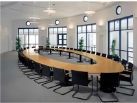 Table de réunion de négociation de bureau de conférence ovale en forme de U personnalisé haut de gamme avec chaises