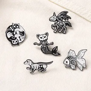 Pin de solapa de flor rosa con esqueleto punk para halloween, chapa de metal esmaltado, gótico, animal, pin de esqueleto, para sombreros, venta al por mayor