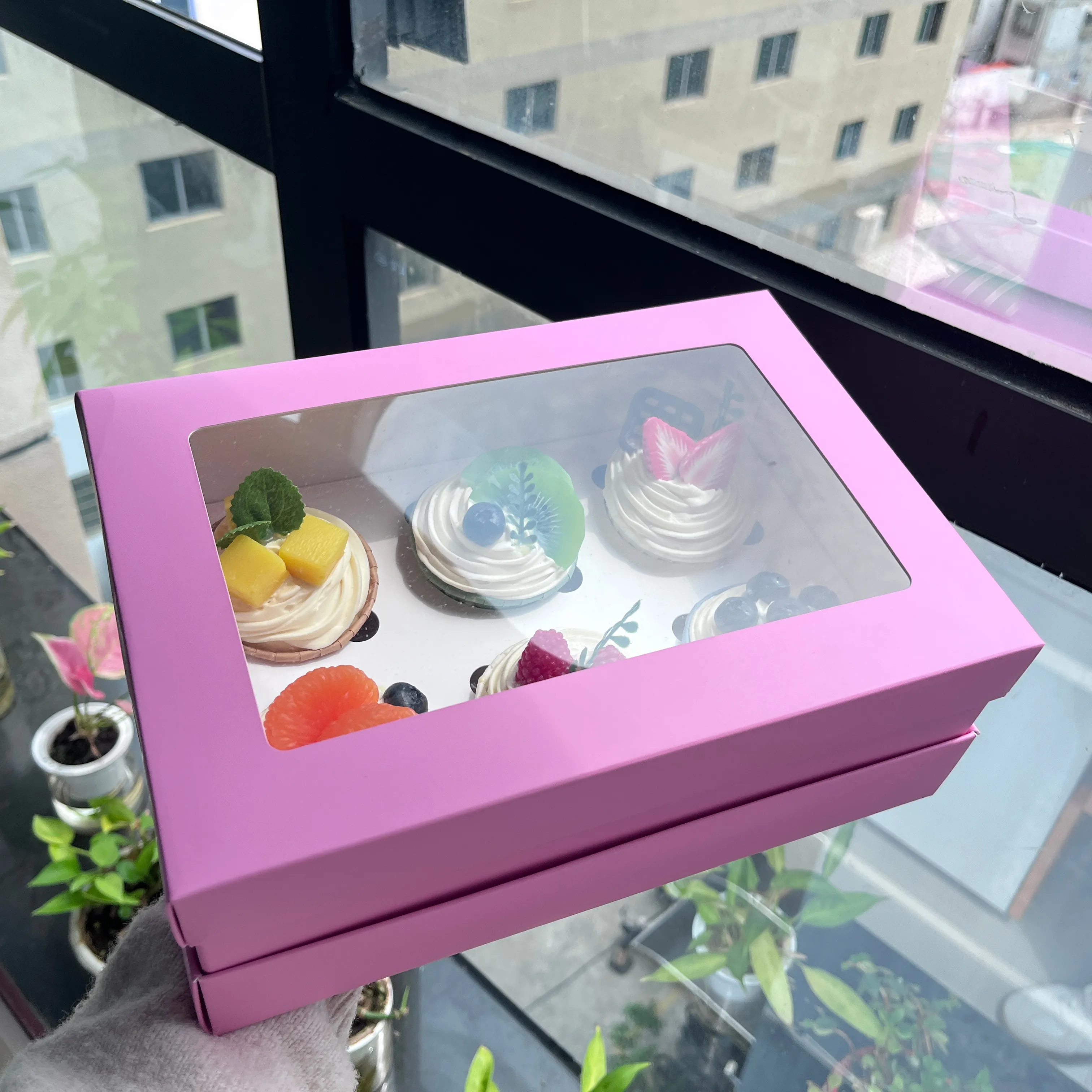 Sıcak satış karton 6 12 delik fincan kek kutusu yeni tasarım pembe Cupcake ambalaj kapaklı kutu