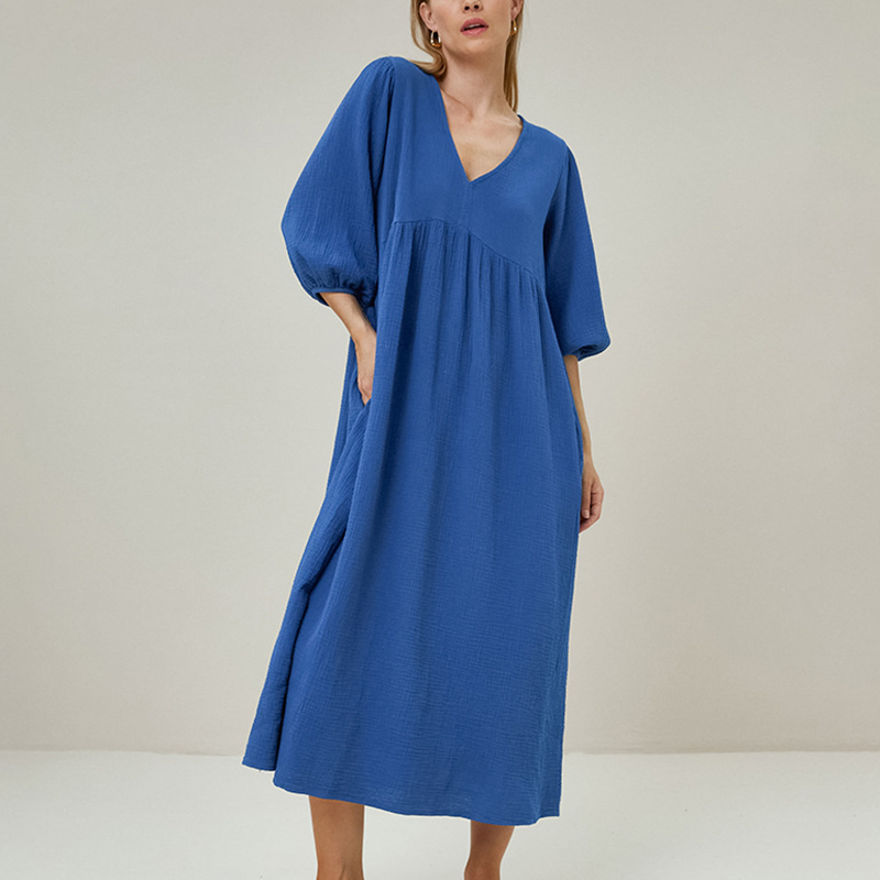 Lady in nighty shop