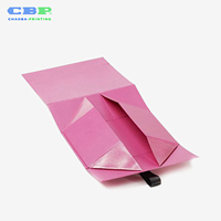Boîte cadeau rigide magnétique rose personnalisée CBP avec poignée en tissu et corps plat pour la vente en gros de marques privées