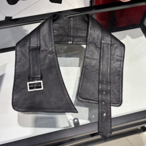 女性用本革ワイドコルセットウエストベルト、アシンメトリーポイントヘム、調節可能なシープスキンウエストバンド - Product Image 5