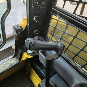 2023 <span class=keywords><strong>GEHL</strong></span> R164 Kompakt lader mit Kehrmaschine 500 Stunden Hervorragender Zustand - Product Image 3