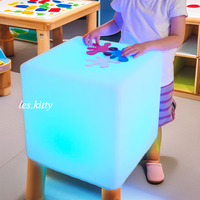 Table lumineuse sensorielle carrée LED d'intérieur Mayki de haute qualité avec matériau PE pour les centres de thérapie des enfants à l'école