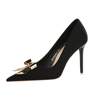 18249-K68 zapatos de tacón alto de satén para mujer a la moda Sexy Stiletto puntiagudo 5-6cm tacón <span class=keywords><strong>charol</strong></span> superior verano lazo de Metal - Product Image 1
