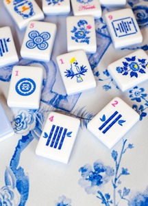 Tuiles <span class=keywords><strong>de</strong></span> Mahjong <span class=keywords><strong>de</strong></span> Luxe Personnalisées, Acrylique Cristal 4 Couches, Finition Polie à la Main, Écologiques, Durables, Portables, Ensemble <span class=keywords><strong>de</strong></span> 160 Pièces pour la <span class=keywords><strong>Famille</strong></span> - Product Image 4
