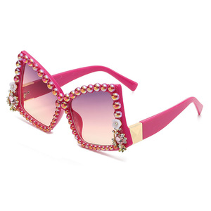 Luxury Diamond Glasses <b>Large</b> <b>Frame</b> Fashion Trend Sunglasses with Irregular Bow Pearl for April Fool's Day Wholesale - Product Image 6