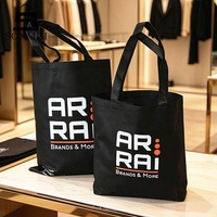 Sac de shopping en non-tissé noir à grande capacité avec poignées robustes et logo personnalisé pour les boutiques