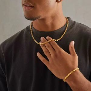 Kalung Pria Spiral Laris Manis TikTok 2026, Lapis Emas 18K, Rantai Baja Anti Karat Terpilin, Tren Hip Hop, Kristal - Product Image 3