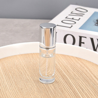 Flacon pulvérisateur de parfum de voyage vide de 10 ml et 15 ml, bouchon noir à fermeture à pression, flacon en verre rechargeable pour un usage quotidien, personnalisable
