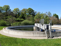 Usine de traitement des eaux usées clarificateur de boue réservoir d'eau de sédimentation grattoir à boues de type pont