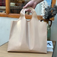 Sacs de vêtements de sport en plastique avec trous de perforation Sacs à provisions personnalisés Couverture de vêtements