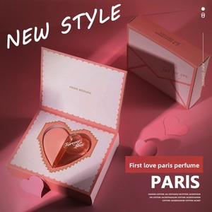 ชุดน้ำหอมรูปหัวใจสำหรับผู้หญิง กลิ่น First Love Paris  ได้รับการรับรองจากอินฟลูเอนเซอร์ กลิ่นหอมติดทนนาน แนวกลิ่นนิช  โอ เดอ ทอยเล็ตต์  กลิ่นกุหลาบและซิตรัส - Product Image 2