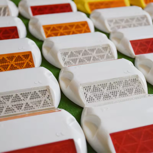 Прочный пластиковый отражатель для безопасности дорожного движения - Product Image 3