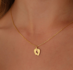 Collar con Pies <span class=keywords><strong>de</strong></span> Bebé <span class=keywords><strong>para</strong></span> Mamá Primeriza, Regalo Personalizado <span class=keywords><strong>para</strong></span> Recién Nacido y Baby Shower, Joyería Minimalista <span class=keywords><strong>para</strong></span> Mujer, Regalo <span class=keywords><strong>para</strong></span> Ella - Product Image 1