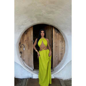Vestido de Fiesta Formal Verde Anda Talla XL con Cuello Redondo, Tirantes Finos, Corte A, Lentejuelas y Plumas, Largo hasta el Suelo - Product Image 5