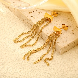 Pendientes Largos Impermeables con Flecos y Borlas, de Acero Inoxidable con PVD de Oro de 18K, Diseño de Cadena en Cascada, Venta al por Mayor - Product Image 4
