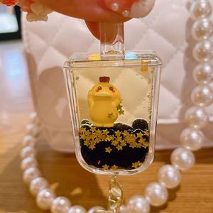 Porte-clés Pendentif Bouteille de Boisson en Forme de Canard de Dessin Animé, Thème Thé au Lait Flottant dans l'Huile, pour Sac à Main Femme et Voiture - Product Image 4