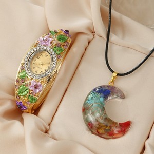 2024Cloisonne 꽃 풍부하고 고귀한 여성의 팔찌 석영 시계 자갈 펜던트 세트