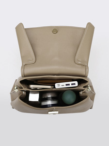 Nouveau sac à main tendance pour femmes, haut de gamme, polyvalent, bandoulière souple en PU, décontracté, carré, simple, transfrontalier - Product Image 4