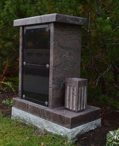 Columbario familiar privado de 2 nichos, lápida de granito tradicional - Product Image 3