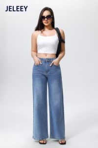 Jeans Moderni a Vita Alta, Vestibilità Ampia e Gamba Dritta con Strass Scintillanti per un Look Elegante e Sofisticato - Product Image 4